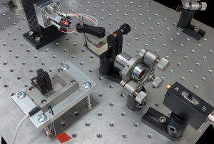 A Closed-Loop Phase-Locked Interferometer for Wide Bandwidth Position Sensing