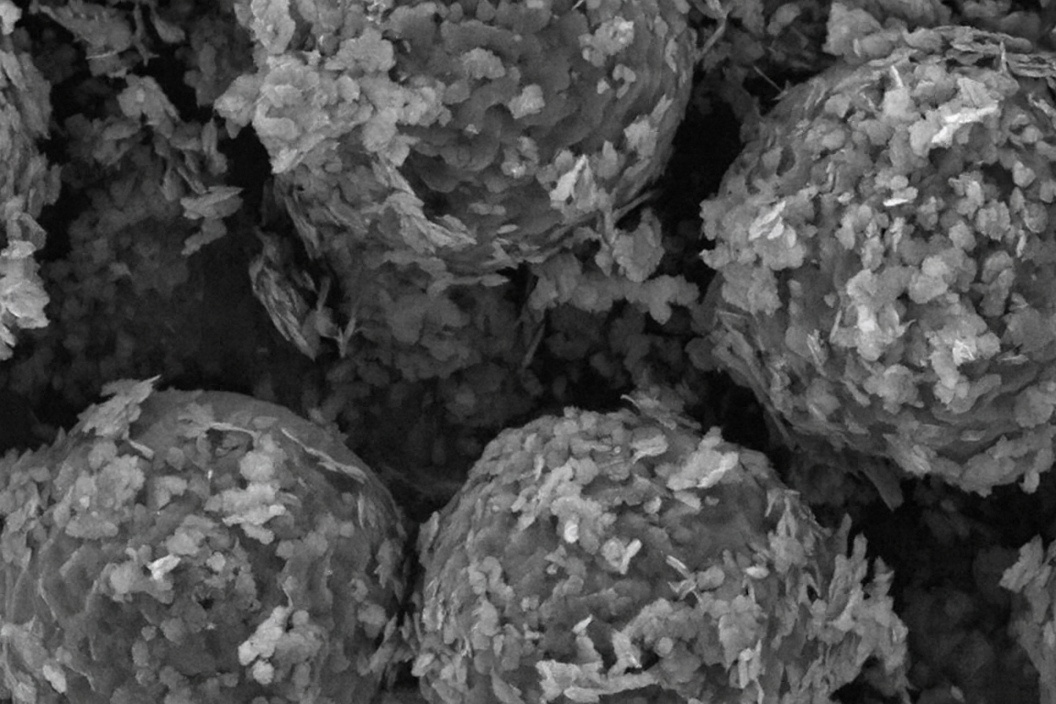 Plastics adsorption and removal by {2D} ultrathin iron oxide nanodiscs: From micro to nano